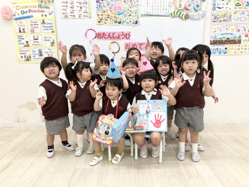 お誕生日会&ダンスの練習をしました！《大阪市西区,新町にある幼児教育一体型保育園HUGアカデミー、一時預かり、一時保育》