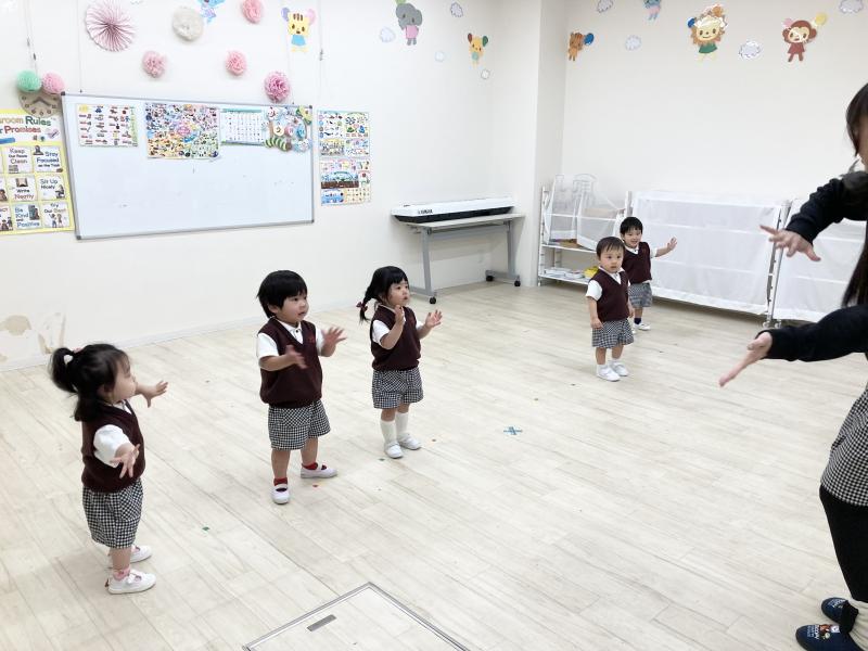 ダンスの練習をしました♪ 《大阪市西区,新町にある幼児教育一体型保育園HUGアカデミー、一時預かり、一時保育》