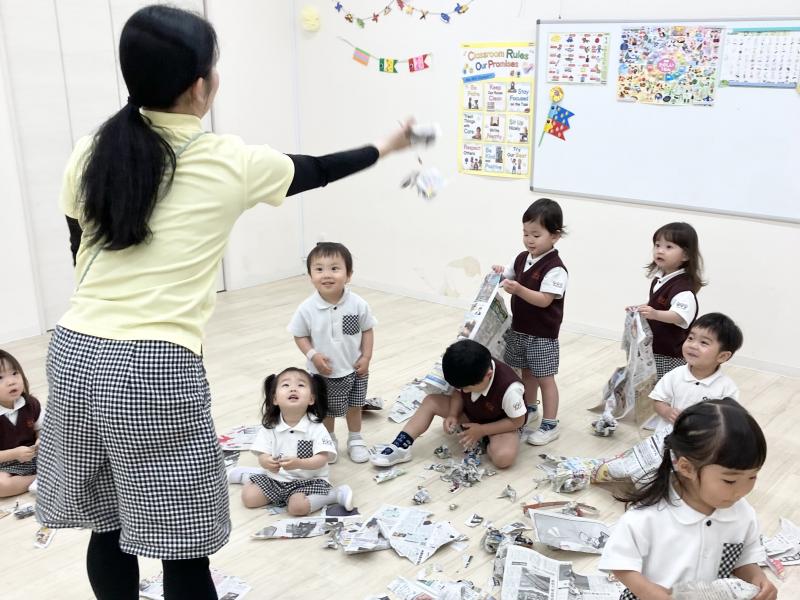 新聞遊び♪ 《大阪市西区,新町にある幼児教育一体型保育園HUGアカデミー、一時預かり、一時保育》