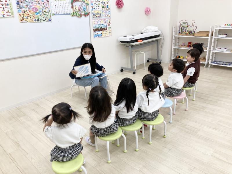 イングリッシュ♪ 《大阪市西区,新町にある幼児教育一体型保育園HUGアカデミー、一時預かり、一時保育》