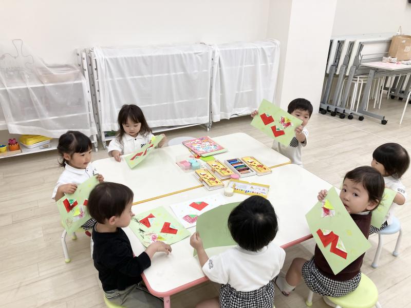 いちごを作りました♪ 《大阪市西区,新町にある幼児教育一体型保育園HUGアカデミー、一時預かり、一時保育》