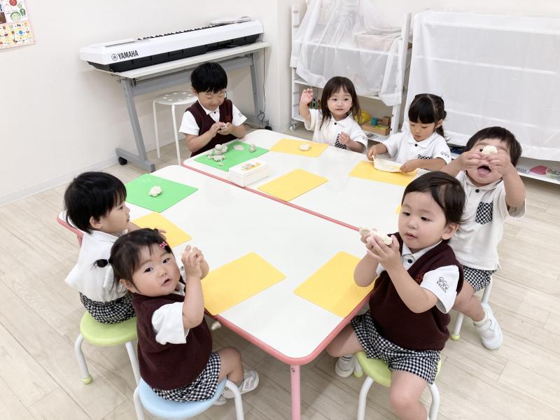 小麦粉粘土をしましたよ！《大阪市西区,新町にある幼児教育一体型保育園HUGアカデミー、一時預かり、一時保育》