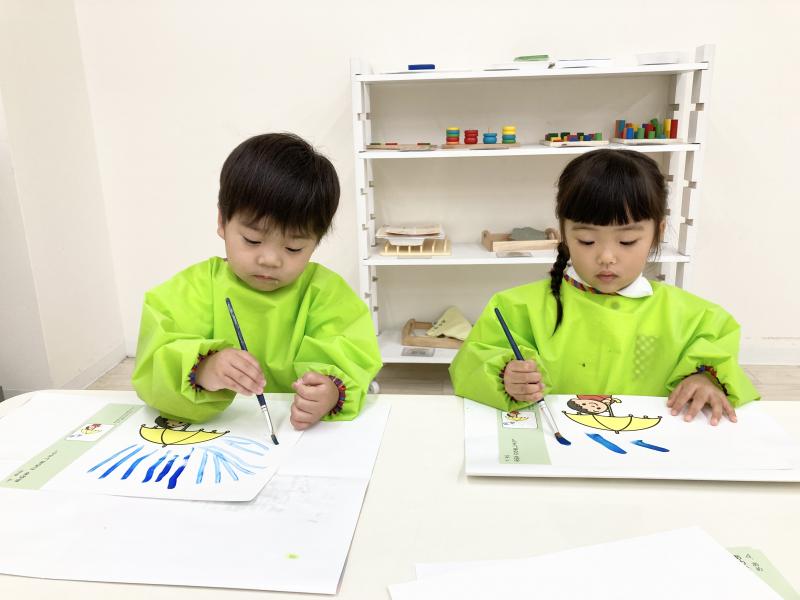 絵画をしました。《大阪市西区,新町にある幼児教育一体型保育園HUGアカデミー、一時預かり、一時保育》