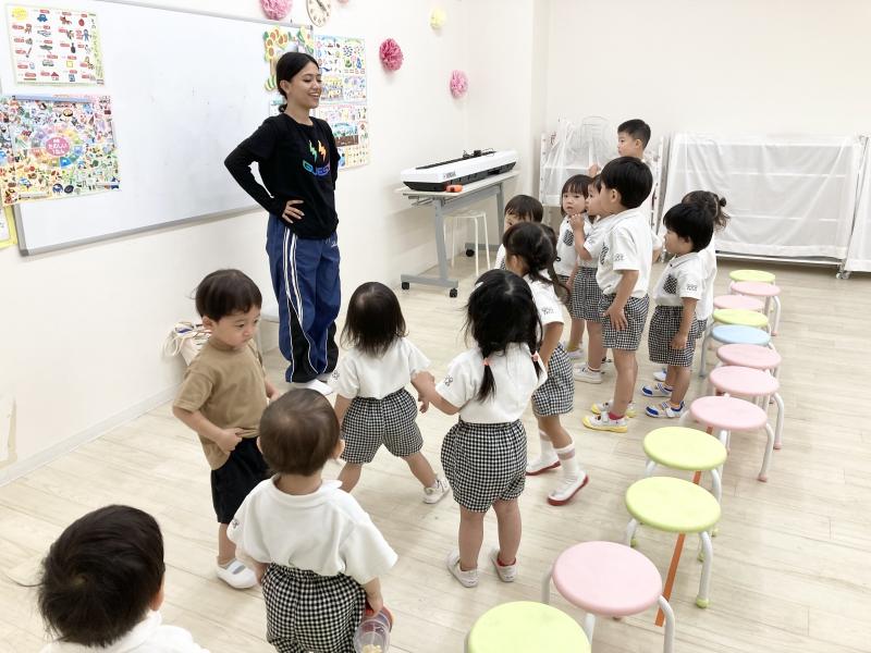 イングリッシュ！《大阪市西区,新町にある幼児教育一体型保育園HUGアカデミー、一時預かり、一時保育》
