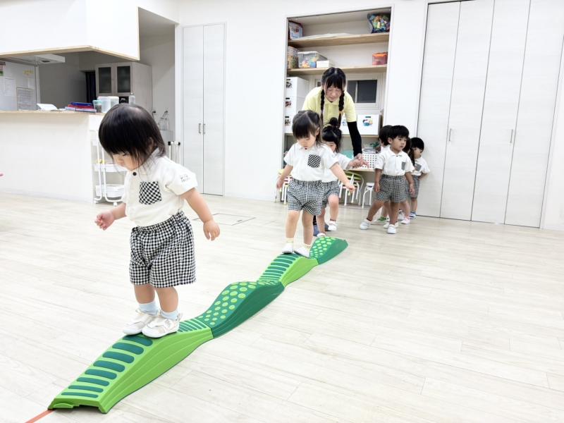 体操です！《大阪市西区,新町にある幼児教育一体型保育園HUGアカデミー、一時預かり、一時保育》