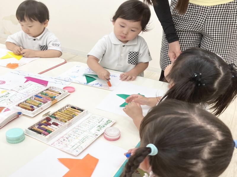 折り紙をしました！《大阪市西区,新町にある幼児教育一体型保育園HUGアカデミー、一時預かり、一時保育》