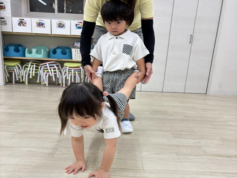 体操をしました！《大阪市西区,新町にある幼児教育一体型保育園HUGアカデミー、一時預かり、一時保育》