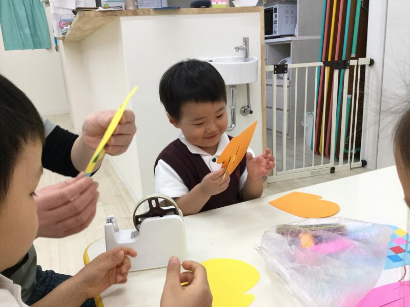 カリキュラムは絵画　手袋を制作しました《大阪市西区新町にある保育園》