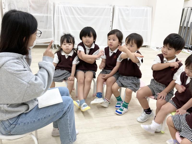 ライカ先生のイングリッシュ《大阪市西区,新町にある幼児教育一体型保育園HUGアカデミー、一時預かり、一時保育》