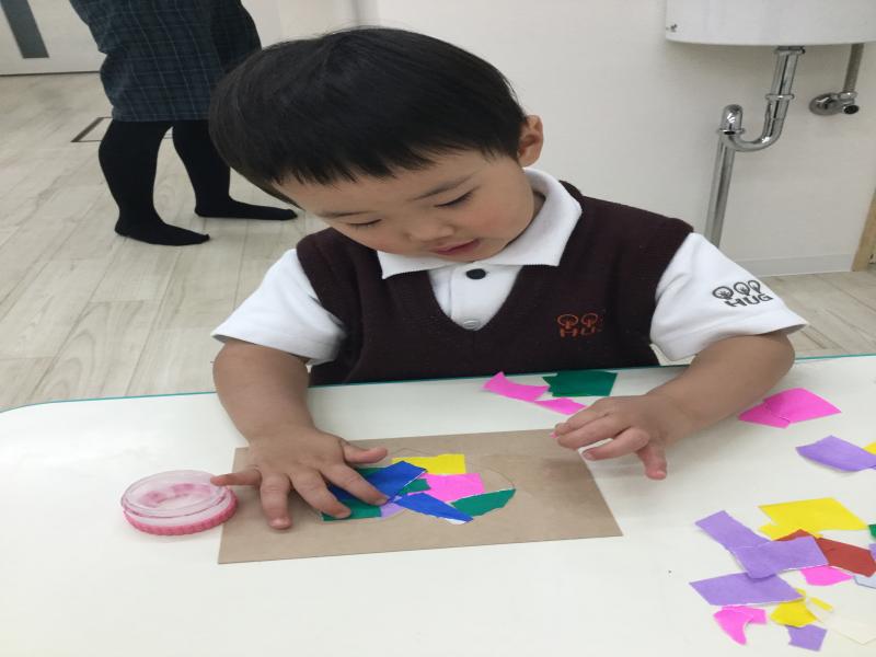 アルバムの表紙作り《大阪市西区、新町にある幼児教室一体型保育園》