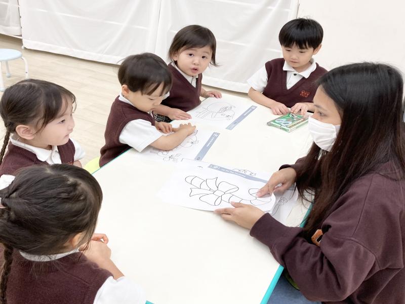 ライカ先生のイングリッシュ《大阪市西区,新町にある幼児教育一体型保育園HUGアカデミー、一時預かり、一時保育》