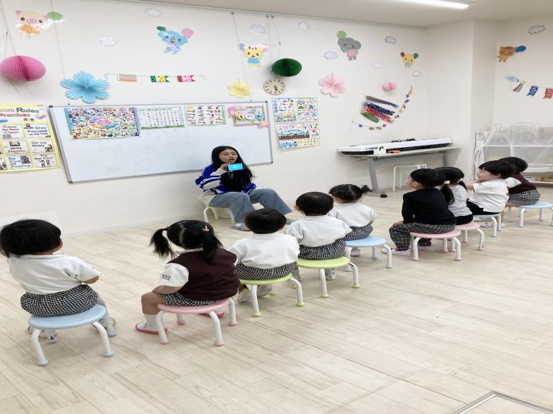 英語レッスン、数字のお勉強⭐︎ 《大阪市西区,新町にある幼児教育一体型保育園HUGアカデミー、一時預かり、一時保育》