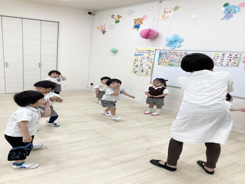 リトミックをしました！《大阪市西区,新町にある幼児教育一体型保育園HUGアカデミー、一時預かり、一時保育》