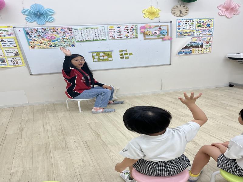 英語レッスン☆ 《大阪市西区,新町にある幼児教育一体型保育園HUGアカデミー、一時預かり、一時保育》