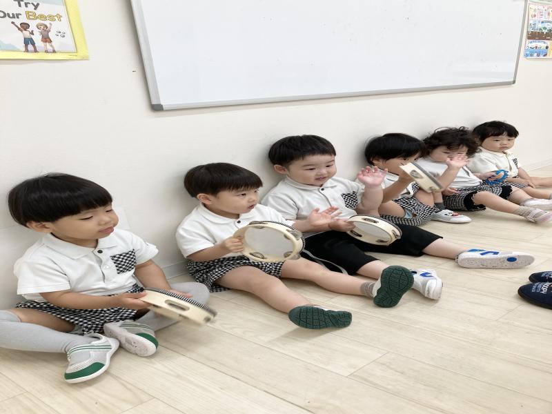 楽器遊びをしましたよ！《大阪市西区,新町にある幼児教育一体型保育園HUGアカデミー、一時預かり、一時保育》
