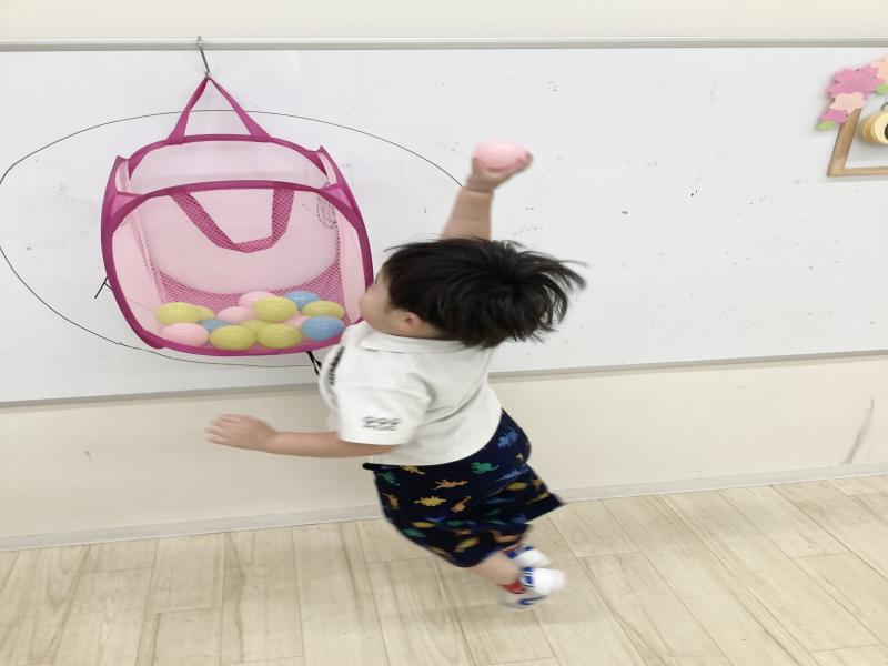 ボール遊びとジグザグ歩きをしましたよ！《大阪市西区,新町にある幼児教育一体型保育園HUGアカデミー、一時預かり、一時保育》