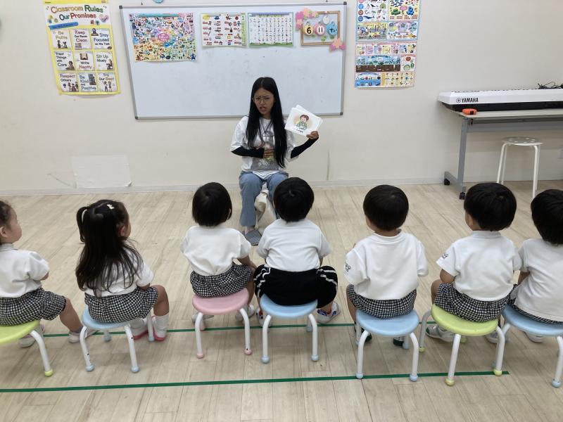 英語レッスン☆《大阪市西区、新町にある幼児教室一体型保育園》