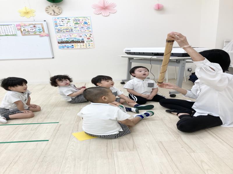 リトミックをしました！《大阪市西区,新町にある幼児教育一体型保育園HUGアカデミー、一時預かり、一時保育》