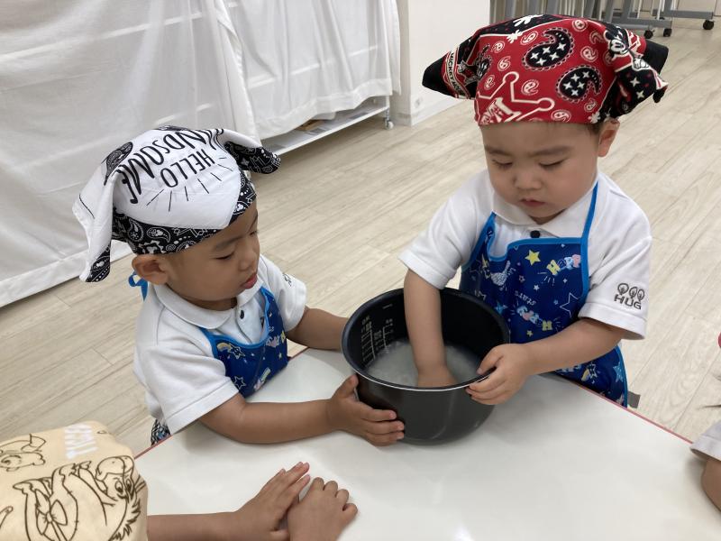 クッキングをしました♪《大阪市西区、新町にある幼児教室一体型保育園》