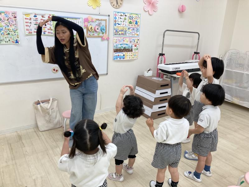 英語レッスン♪《大阪市西区、新町にある幼児教室一体型保育園》