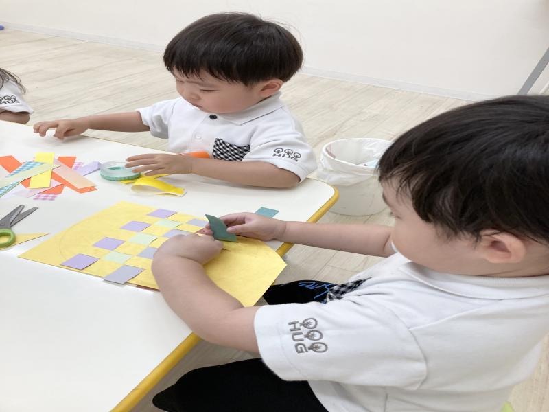 魚を製作しましたよ♪ 《大阪市西区,新町にある幼児教育一体型保育園HUGアカデミー、一時預かり、一時保育》