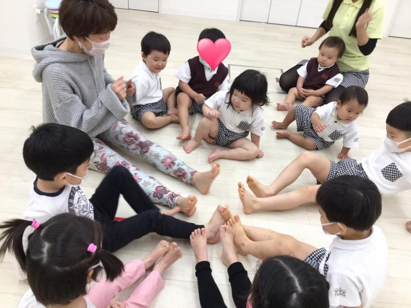 ヨガレッスン♪《大阪市西区新町にある幼児教室一体型保育園》