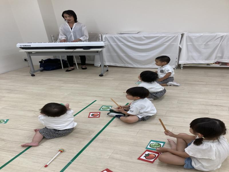 リトミックをしました！《大阪市西区、新町にある幼児教室一体型保育園》