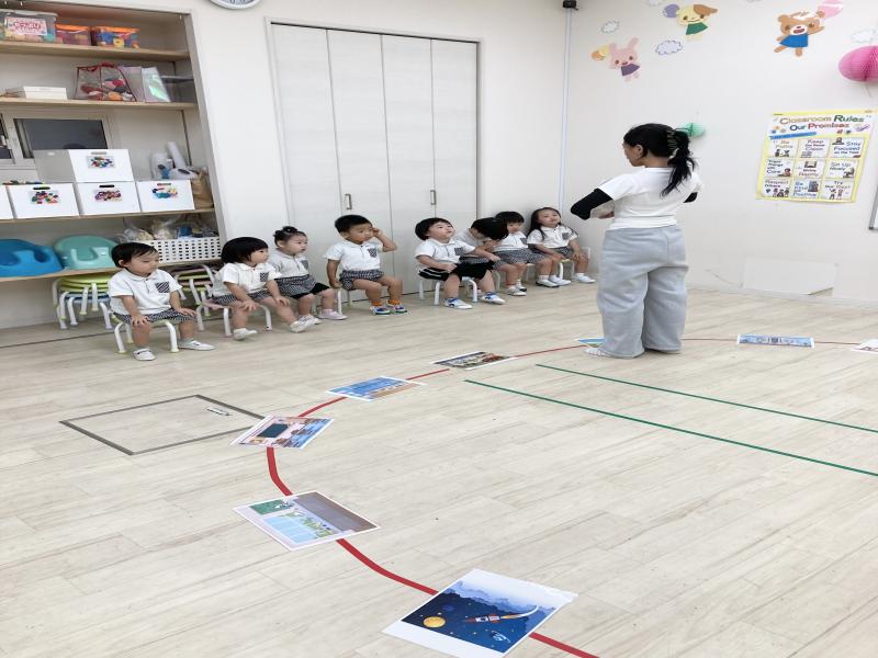 ライカ先生の英語レッスン《大阪市西区,新町にある幼児教育一体型保育園HUGアカデミー、一時預かり、一時保育》