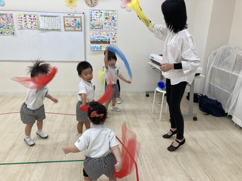 リトミックをしました☆《大阪市西区、新町にある幼児教室一体型保育園》