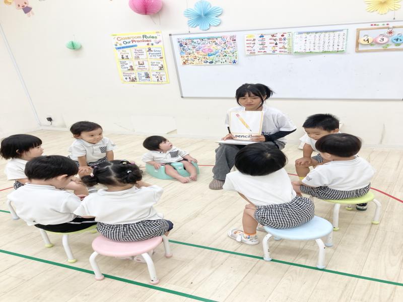 イングリッシュ♪ 《大阪市西区,新町にある幼児教育一体型保育園HUGアカデミー、一時預かり、一時保育》