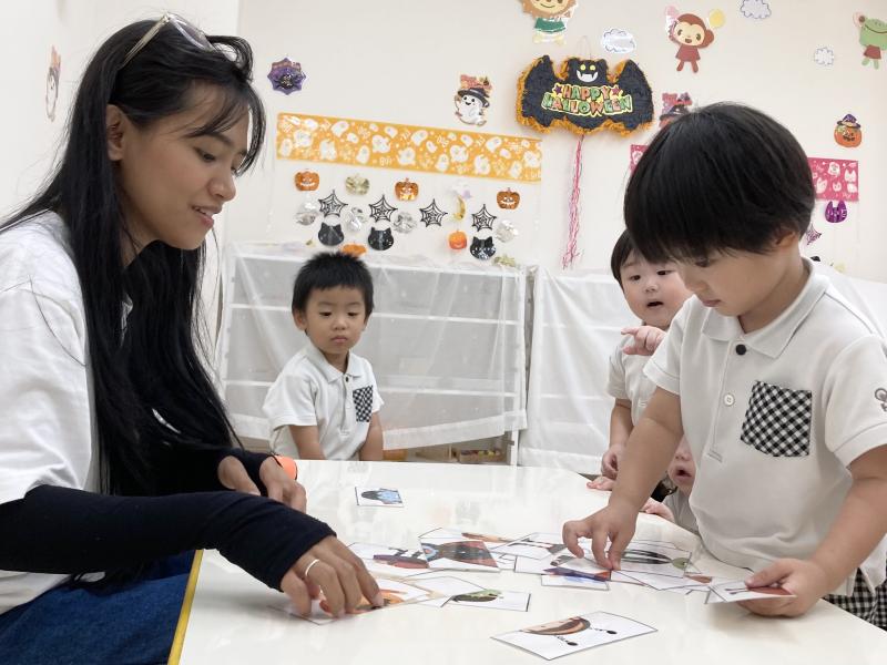 英語レッスン☆ハロウィン《大阪市西区,新町にある幼児教育一体型保育園HUGアカデミー、一時預かり、一時保育》