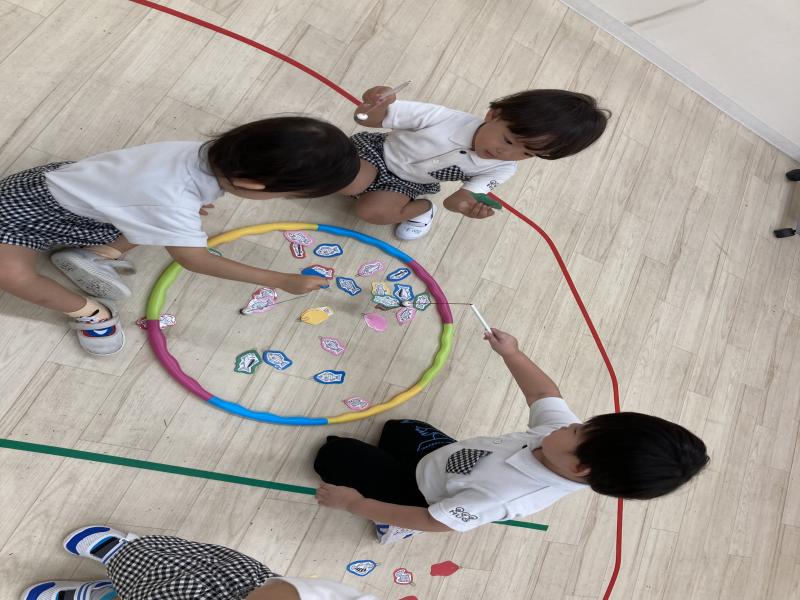 魚釣りと外遊び♪《大阪市西区、新町にある幼児教室一体型保育園》