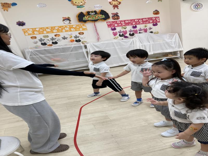英語をしました！《大阪市西区、新町にある幼児教室一体型保育園》