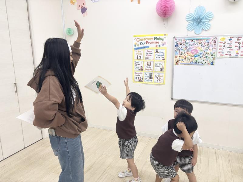 英語レッスン！《大阪市西区,新町にある幼児教育一体型保育園HUGアカデミー、一時預かり、一時保育》