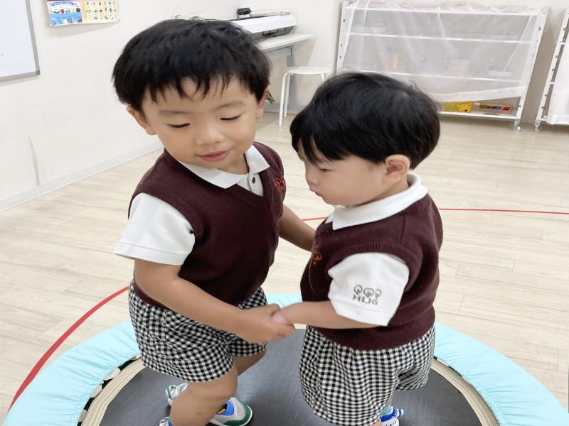 トランポリンをしましたよ！《大阪市西区,新町にある幼児教育一体型保育園HUGアカデミー、一時預かり、一時保育》