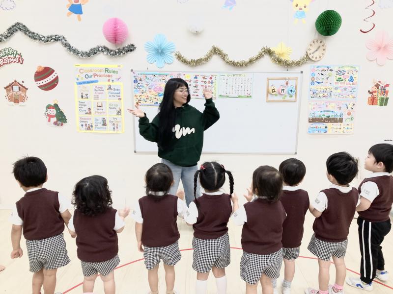 英語レッスン☆《大阪市西区、新町にある幼児教室一体型保育園》