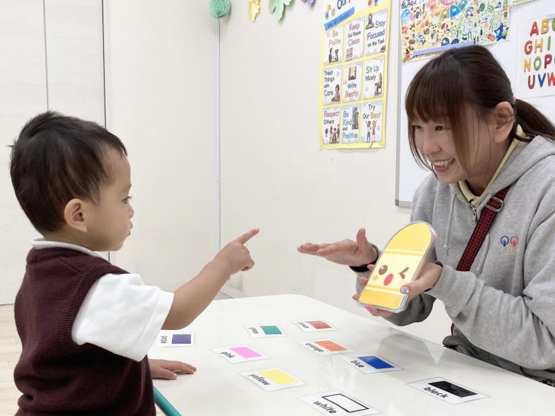 英語レッスン☆ フォニックス《大阪市西区,新町にある幼児教育一体型保育園HUGアカデミー、一時預かり、一時保育》