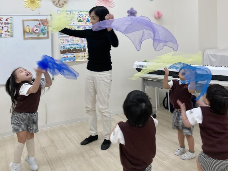 リトミック《大阪市西区,新町にある幼児教育一体型保育園HUGアカデミー、一時預かり、一時保育》