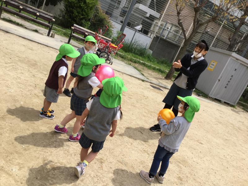 お散歩へ行きました！《大阪市西区、新町にある幼児教室一体型保育園HUGアカデミー》