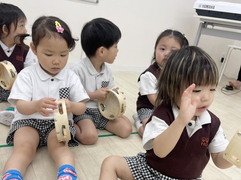 リトミック ＜大阪市西区新町にある幼児教育一体型保育園HUGアカデミー、一時預かり、一時保育〉