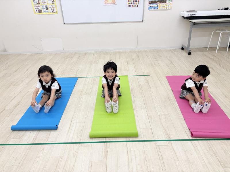 基礎運動 ヨガ ＜大阪市西区新町にある幼児教育一体型保育園HUGアカデミー、一時預かり、一時保育〉