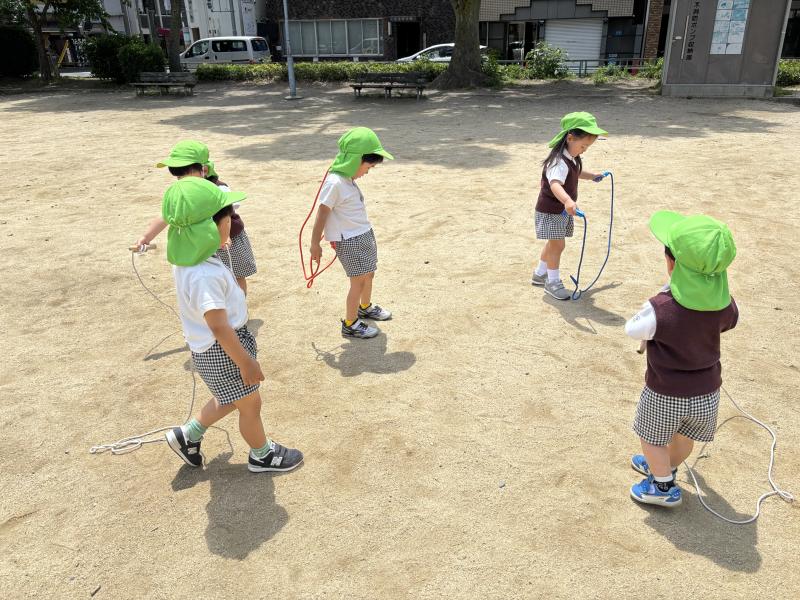 縄跳び！＜大阪市西区新町にある幼児教育一体型保育園HUGアカデミー、一時預かり、一時保育〉