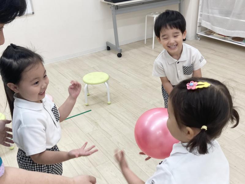 英語レッスン♪ 《大阪市西区,新町にある幼児教育一体型保育園HUGアカデミー、一時預かり、一時保育》