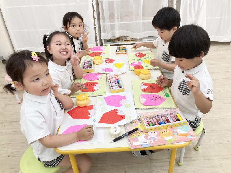 苺を折りました☆ 《大阪市西区,新町にある幼児教育一体型保育園HUGアカデミー、一時預かり、一時保育》