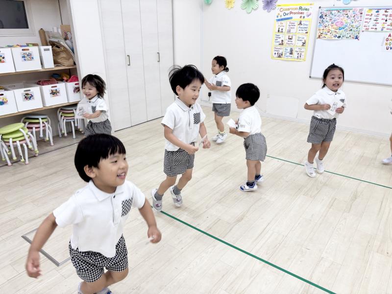リトミック！《大阪市西区,新町にある幼児教育一体型保育園HUGアカデミー、一時預かり、一時保育》