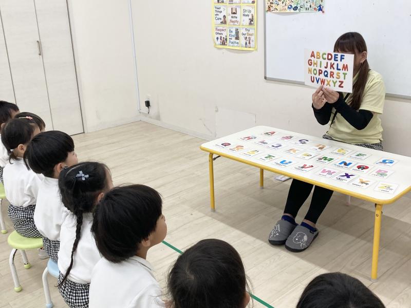 英語レッスン☆ 《大阪市西区,新町にある幼児教育一体型保育園HUGアカデミー、一時預かり、一時保育》