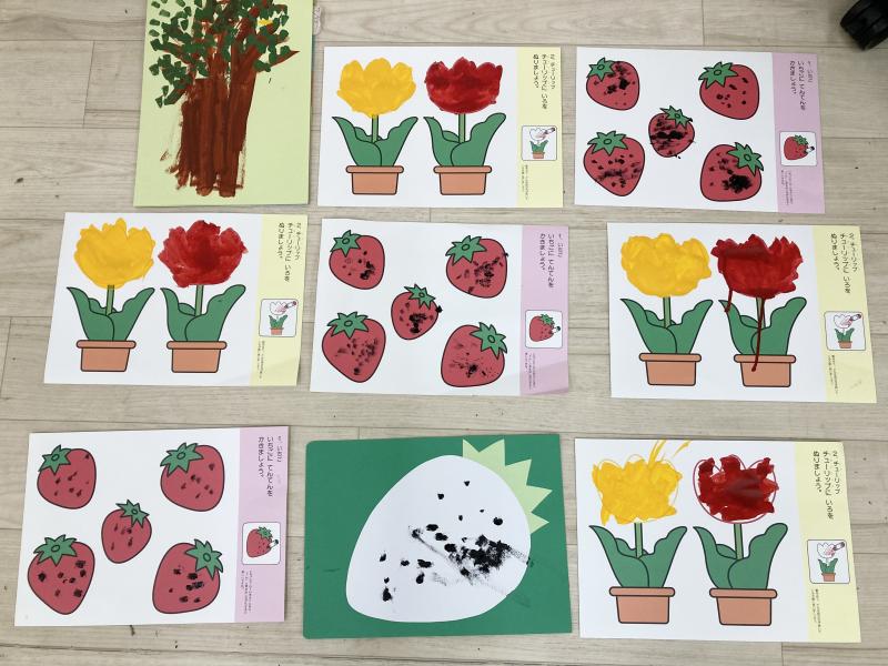 絵画、筆を使いました☆ 《大阪市西区,新町にある幼児教育一体型保育園HUGアカデミー、一時預かり、一時保育》