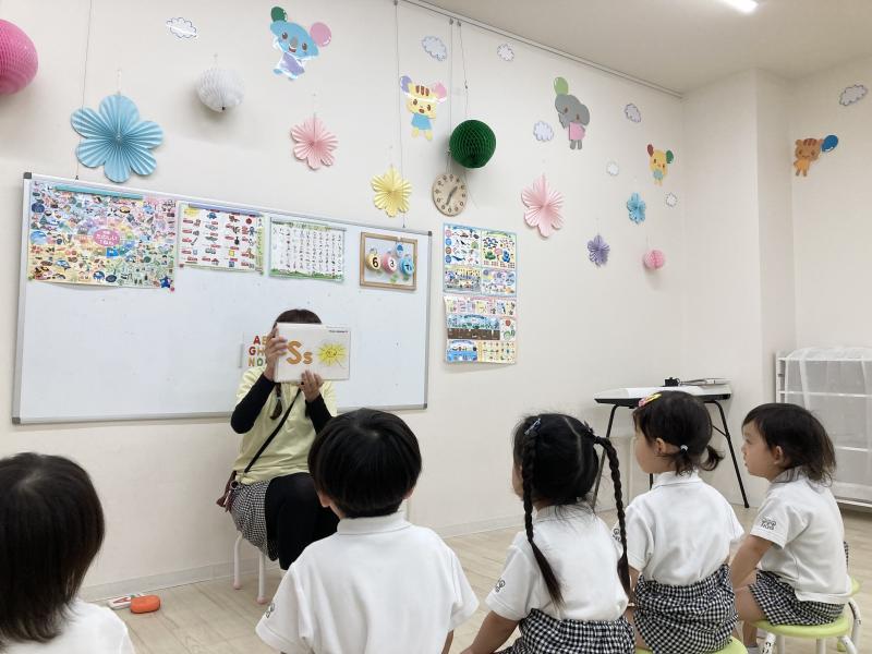 英語レッスン☆ 《大阪市西区,新町にある幼児教育一体型保育園HUGアカデミー、一時預かり、一時保育》