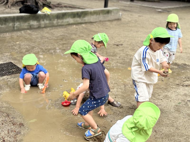 泥んこ遊び！《大阪市西区,新町にある幼児教育一体型保育園HUGアカデミー、一時預かり、一時保育》