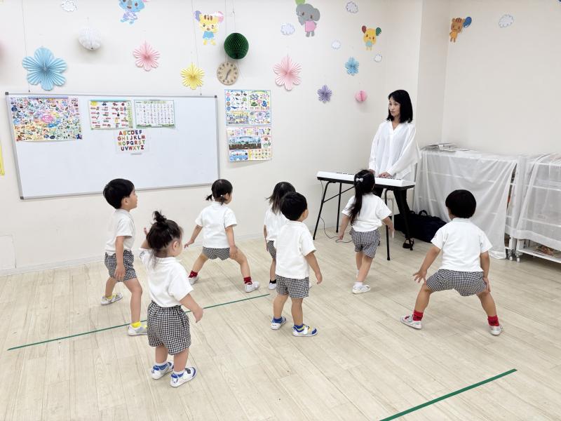 リトミック！《大阪市西区,新町にある幼児教育一体型保育園HUGアカデミー、一時預かり、一時保育》